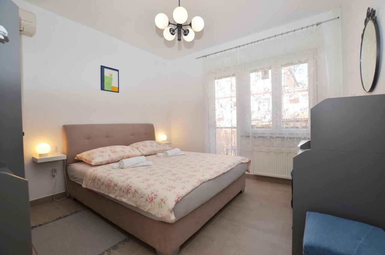 M&N Apartment Ровин Екстериор снимка