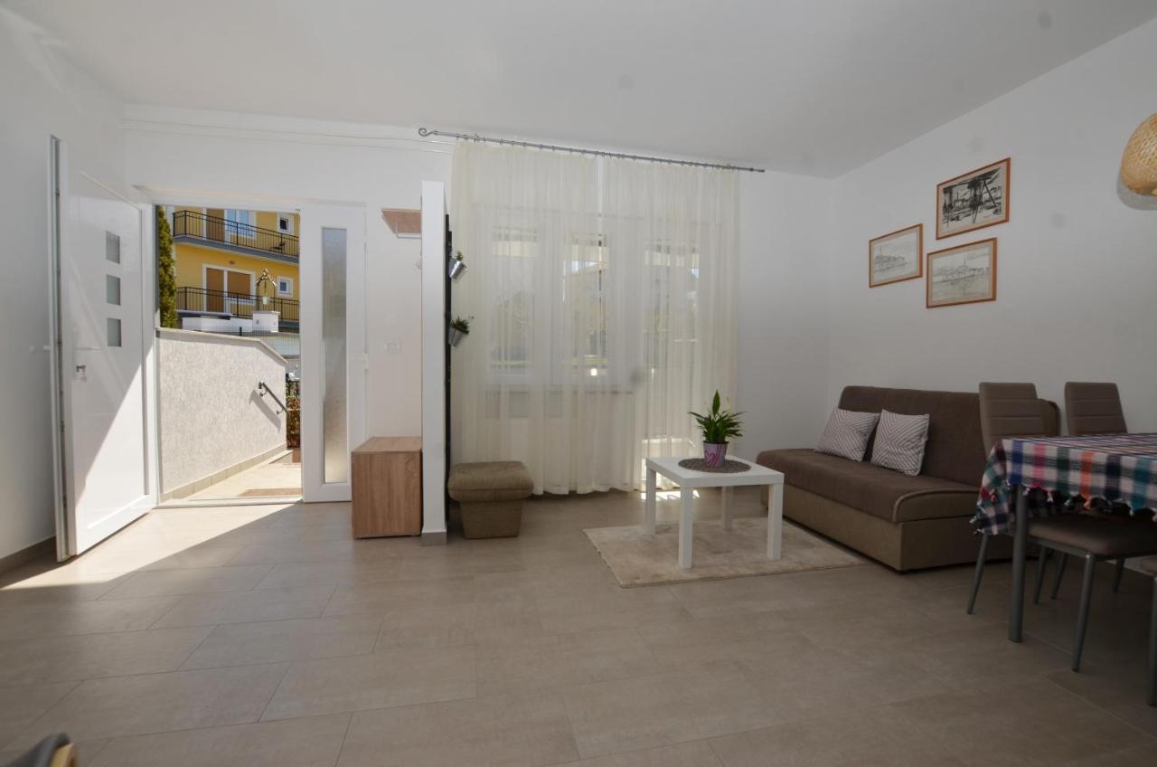 M&N Apartment Ровин Екстериор снимка