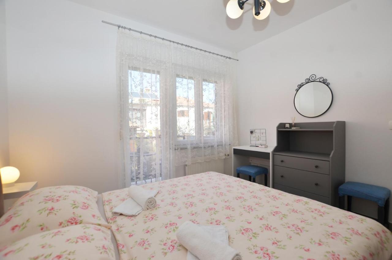 M&N Apartment Ровин Екстериор снимка